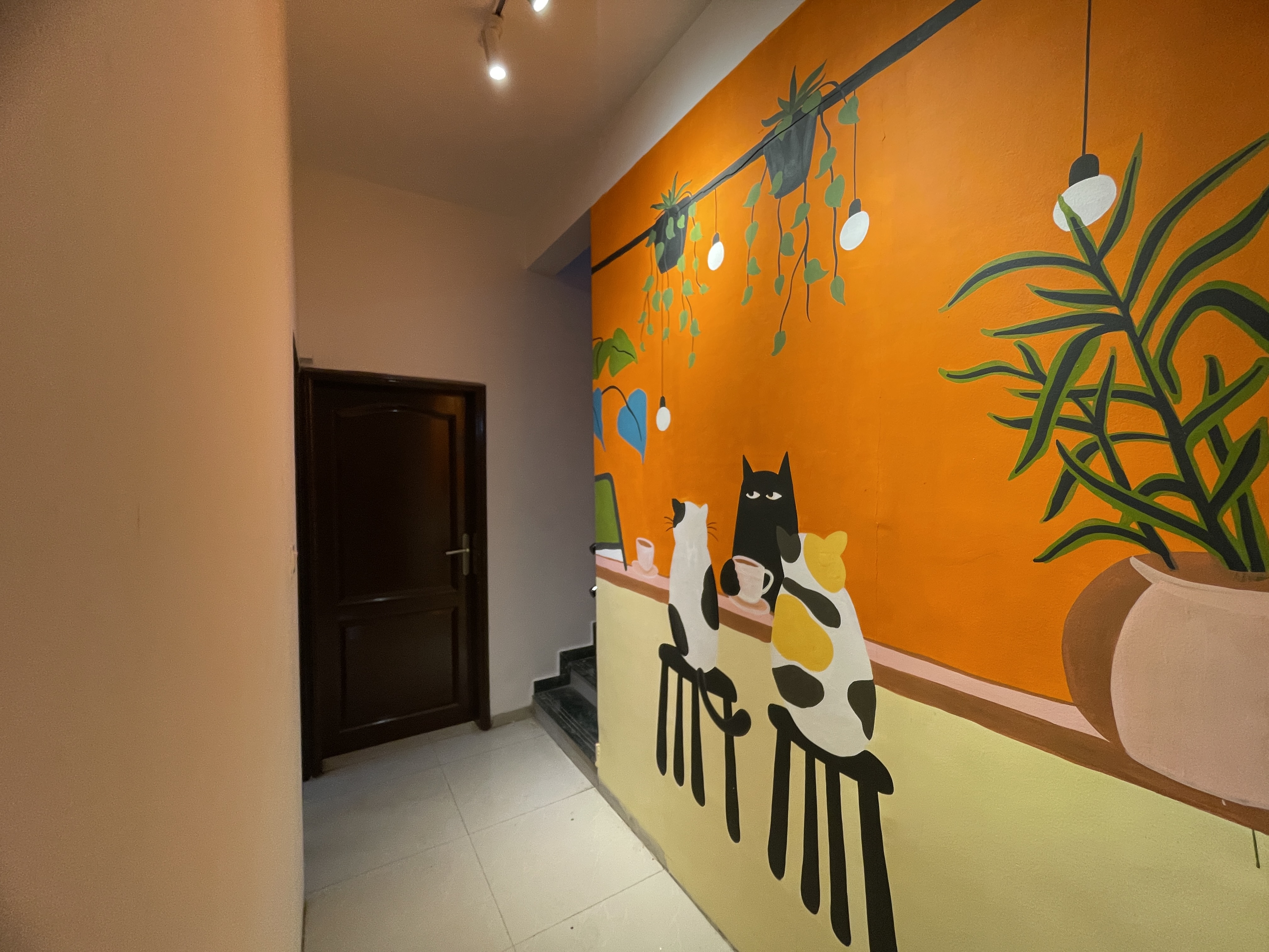 Facade and common area photo 10